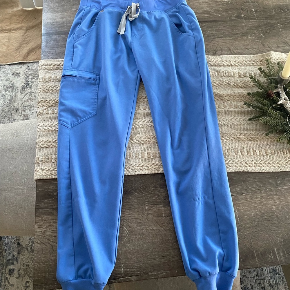 FIG Clothing Zamora Jogger Scrub Pants & Casma Three pocket top in Ceil Blue